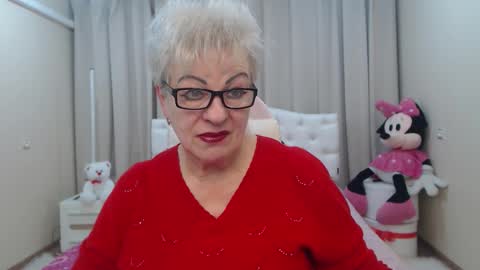 kaylesmoll online show from February 17, 2026, 7:53 pm