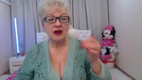 Snapshot of kaylesmoll chatting on May 2, 2026, 6:35 pm kaylesmoll online show from May 2, 2026, 6:35 pm