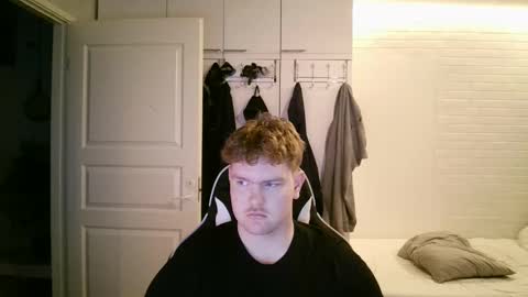 Snapshot of kayttajaviides5 chatting on November 4, 2025, 7:40 am Aatu online show from November 4, 2025, 7:40 am