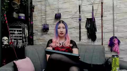 Miss Kazia online show from November 10, 2025, 3:33 pm