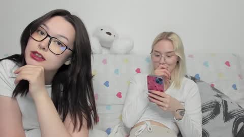 Snapshot of kebesheska chatting on December 16, 2024, 12:06 pm Seb Polly Roxy Jonny online show from December 16, 2024, 12:06 pm