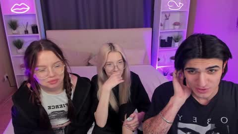 Snapshot of kebesheska chatting on December 22, 2024, 8:25 pm Seb Polly Roxy Jonny online show from December 22, 2024, 8:25 pm