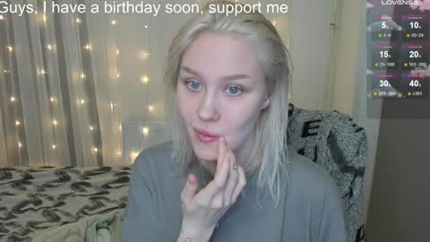 Snapshot of kebesheska chatting on February 5, 2025, 1:54 pm Seb Polly Roxy Jonny online show from February 5, 2025, 1:54 pm