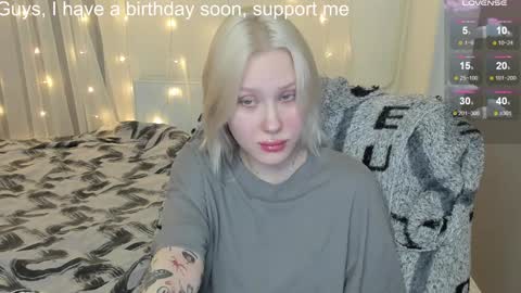 Snapshot of kebesheska chatting on February 6, 2025, 12:22 am Seb Polly Roxy Jonny online show from February 6, 2025, 12:22 am