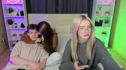 Snapshot of kebesheska chatting on February 9, 2025, 2:29 pm Seb Polly Roxy Jonny online show from February 9, 2025, 2:29 pm