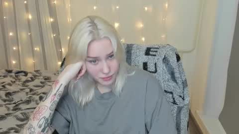 Snapshot of kebesheska chatting on February 12, 2025, 4:55 pm Seb Polly Roxy Jonny online show from February 12, 2025, 4:55 pm