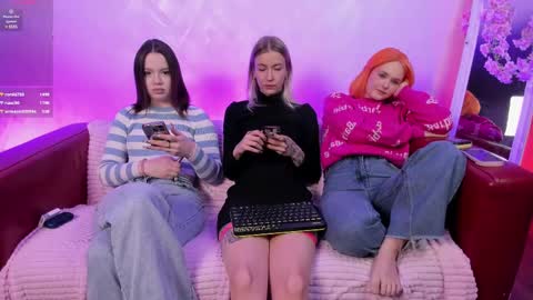 Snapshot of kebesheska chatting on March 4, 2025, 2:53 pm Seb Polly Roxy Jonny online show from March 4, 2025, 2:53 pm