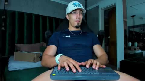 Snapshot of keelanmg chatting on December 19, 2025, 2:40 am keelanmg online show from December 19, 2025, 2:40 am