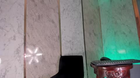 Keila  online show from December 14, 2025, 5:35 am