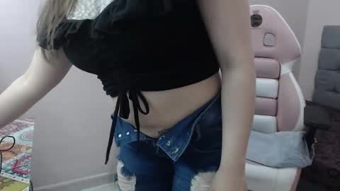 Keila  online show from December 19, 2025, 9:33 pm