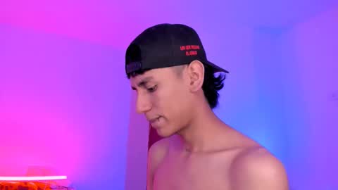 Alejandro Gonzalez online show from November 18, 2025, 2:39 am