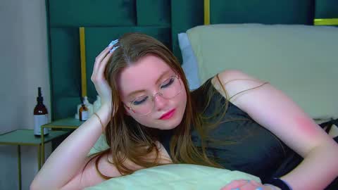 Keira online show from March 12, 2025, 3:46 am