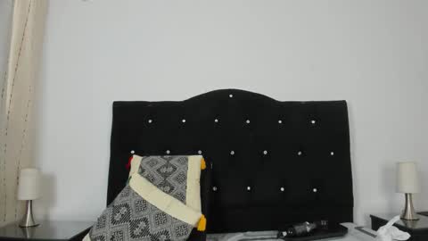   online show from November 21, 2025, 11:31 am