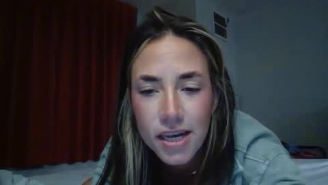 kekes2015 online show from October 23, 2025, 4:23 am