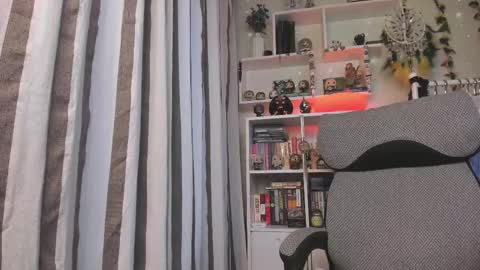 Snapshot of kellyasian chatting on October 15, 2025, 6:57 am Leia online show from October 15, 2025, 6:57 am