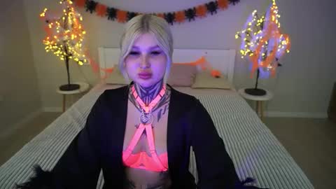 Kelly online show from November 2, 2025, 8:06 am