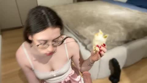 Snapshot of kellyberry__ chatting on December 3, 2025, 5:11 pm Kelly online show from December 3, 2025, 5:11 pm