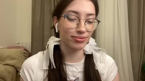 Snapshot of kellyberry__ chatting on December 15, 2025, 6:01 pm Kelly online show from December 15, 2025, 6:01 pm