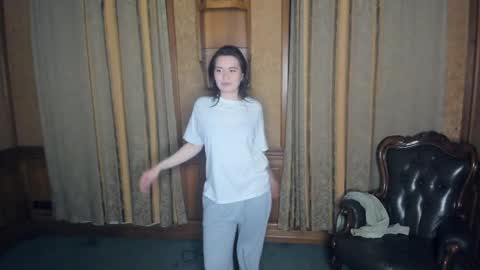 Lina online show from May 15, 2026, 7:43 pm