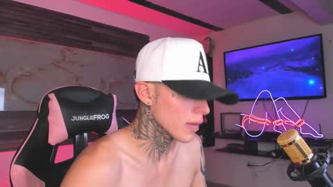 Snapshot of ken_and_bonnie chatting on December 19, 2025, 4:41 am ken_and_bonnie online show from December 19, 2025, 4:41 am