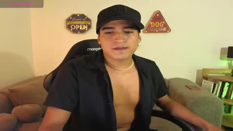 Snapshot of ken_blaker chatting on June 1, 2026, 11:17 pm ken_blaker online show from June 1, 2026, 11:17 pm