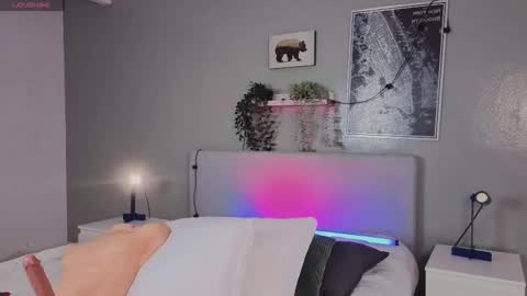   online show from November 7, 2025, 11:32 am