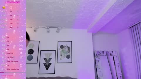 Snapshot of kendaall_jenner chatting on January 10, 2025, 11:00 am Kendall Jenner online show from January 10, 2025, 11:00 am