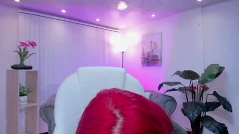 Snapshot of kendaall_jenner chatting on February 13, 2025, 5:16 am Kendall Jenner online show from February 13, 2025, 5:16 am