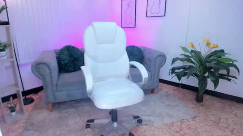 Snapshot of kendaall_jenner chatting on February 26, 2025, 4:25 am Kendall Jenner online show from February 26, 2025, 4:25 am