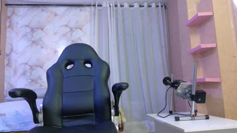 Snapshot of kendall696 chatting on November 18, 2025, 1:15 pm kendall696 online show from November 18, 2025, 1:15 pm