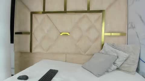 kendall69__ online show from November 14, 2025, 1:10 pm