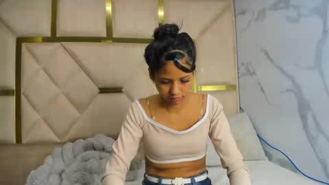 kendall69__ online show from November 19, 2025, 1:11 pm