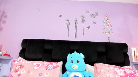 kendallwings online show from December 4, 2025, 6:49 pm