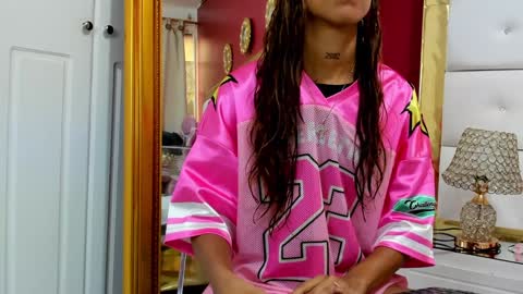 Kendal  online show from December 30, 2024, 3:35 pm