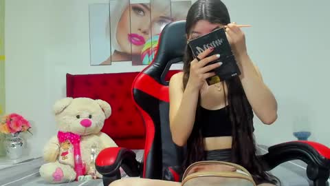 Snapshot of kendalyener chatting on February 25, 2025, 2:33 pm KENDALYENER online show from February 25, 2025, 2:33 pm