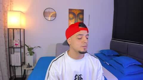 kendel_dimitri online show from May 17, 2026, 1:03 am