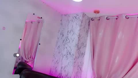 Snapshot of kendra_diaz chatting on January 22, 2025, 3:20 am K E N D R A online show from January 22, 2025, 3:20 am