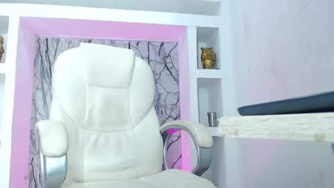 Snapshot of kendra_diaz chatting on February 6, 2025, 11:43 am K E N D R A online show from February 6, 2025, 11:43 am