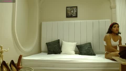 kendra_lux1 online show from September 25, 2025, 1:48 pm