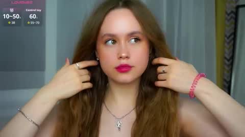 Kira online show from October 29, 2025, 7:04 pm