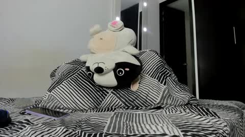 kendra Sthefania online show from January 15, 2025, 9:41 pm