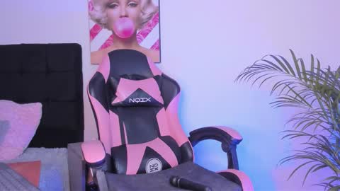 Snapshot of kenia_thompson01 chatting on October 13, 2025, 7:25 pm 01 online show from October 13, 2025, 7:25 pm