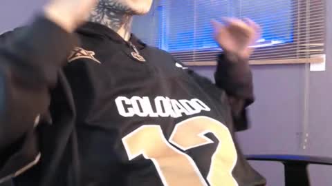 Snapshot of kenny__hot chatting on December 17, 2025, 4:02 pm kenny online show from December 17, 2025, 4:02 pm