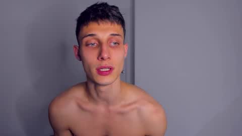 Snapshot of kenter_parker chatting on October 28, 2025, 8:33 pm Peter online show from October 28, 2025, 8:33 pm