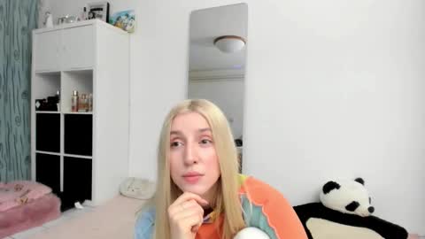 Snapshot of kenziedawton chatting on February 15, 2026, 11:08 am Kenzie online show from February 15, 2026, 11:08 am