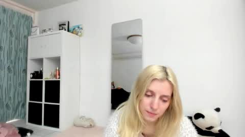 Snapshot of kenziedawton chatting on April 5, 2026, 1:41 pm Kenzie online show from April 5, 2026, 1:41 pm