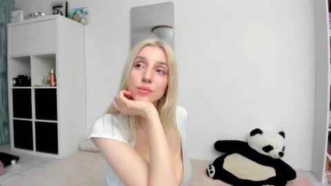 Snapshot of kenziedawton chatting on April 15, 2026, 4:25 pm Kenzie online show from April 15, 2026, 4:25 pm