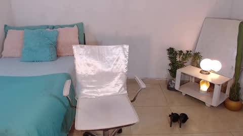 Snapshot of kesha_brooks chatting on February 22, 2025, 5:35 pm Mia online show from February 22, 2025, 5:35 pm