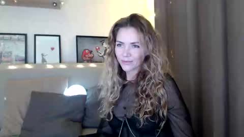 Snapshot of kessiecage chatting on December 13, 2024, 9:41 pm kessiecage online show from December 13, 2024, 9:41 pm