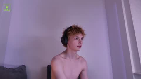 Snapshot of kessy_white chatting on July 14, 2026, 8:36 pm Kessy online show from July 14, 2026, 8:36 pm